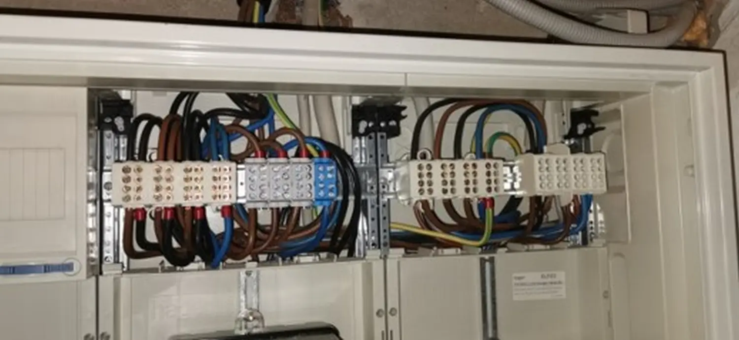 Zählerschrank, Verteilung durch Solarzentrum Thüringen